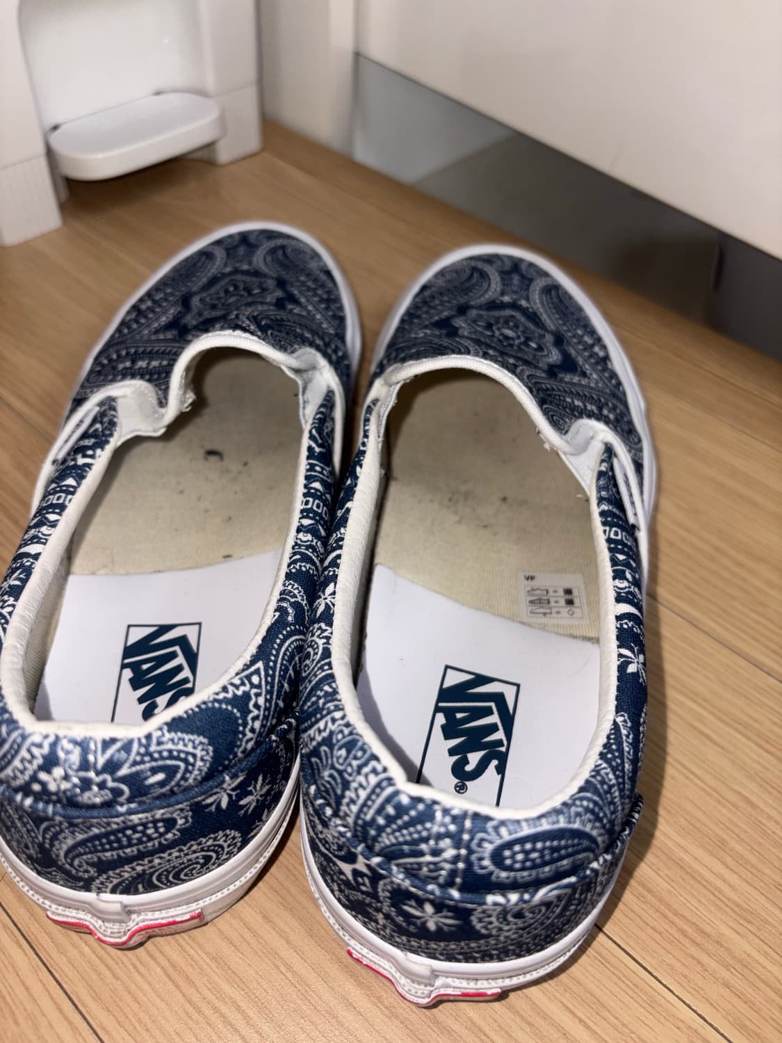 반스 볼트x키스 10주년 클래식 슬립온 LX 페이즐리 245mm 상품이미지3