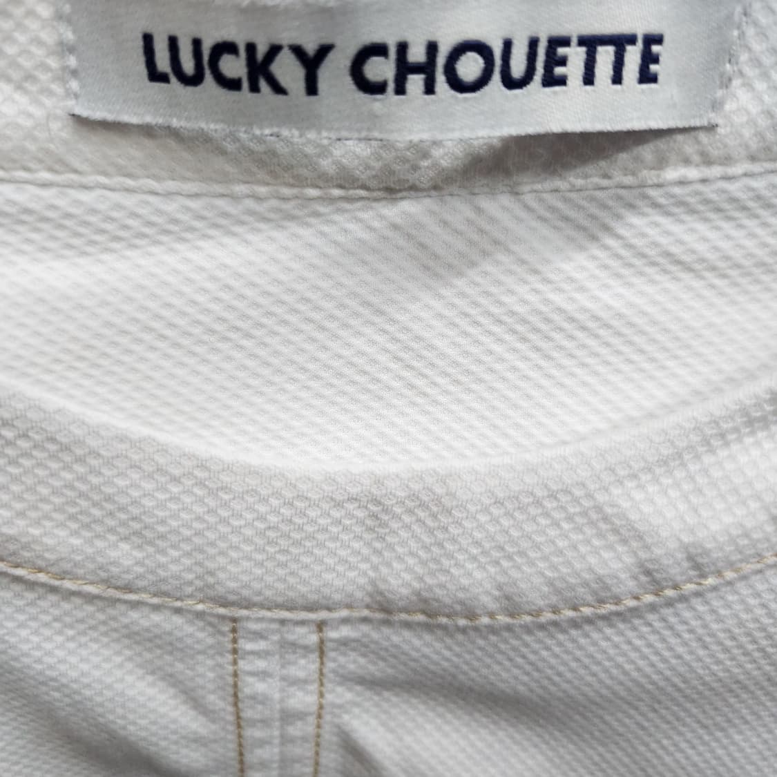 럭키슈에뜨 숄 금장버튼 코튼 뒷트임 숏 블라우스 36(S) 상품이미지6