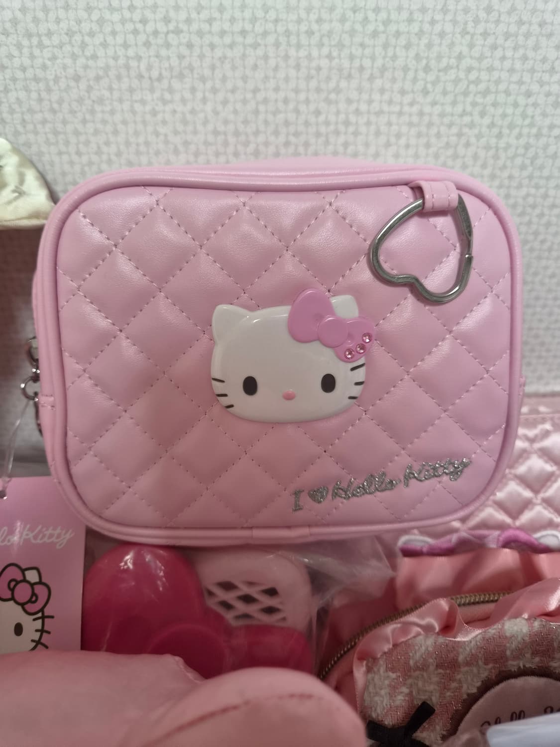 헬로키티 핑크 퀼팅 파우치 상품이미지1