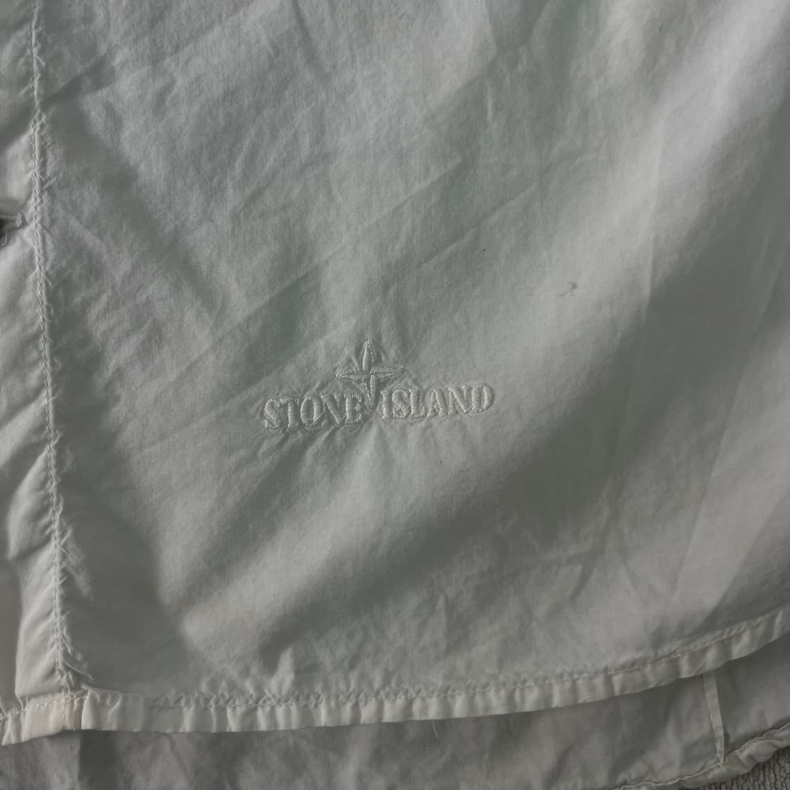 100 스톤아일랜드 와펜 심볼 화이트 코튼 포켓 셔츠 상품이미지5