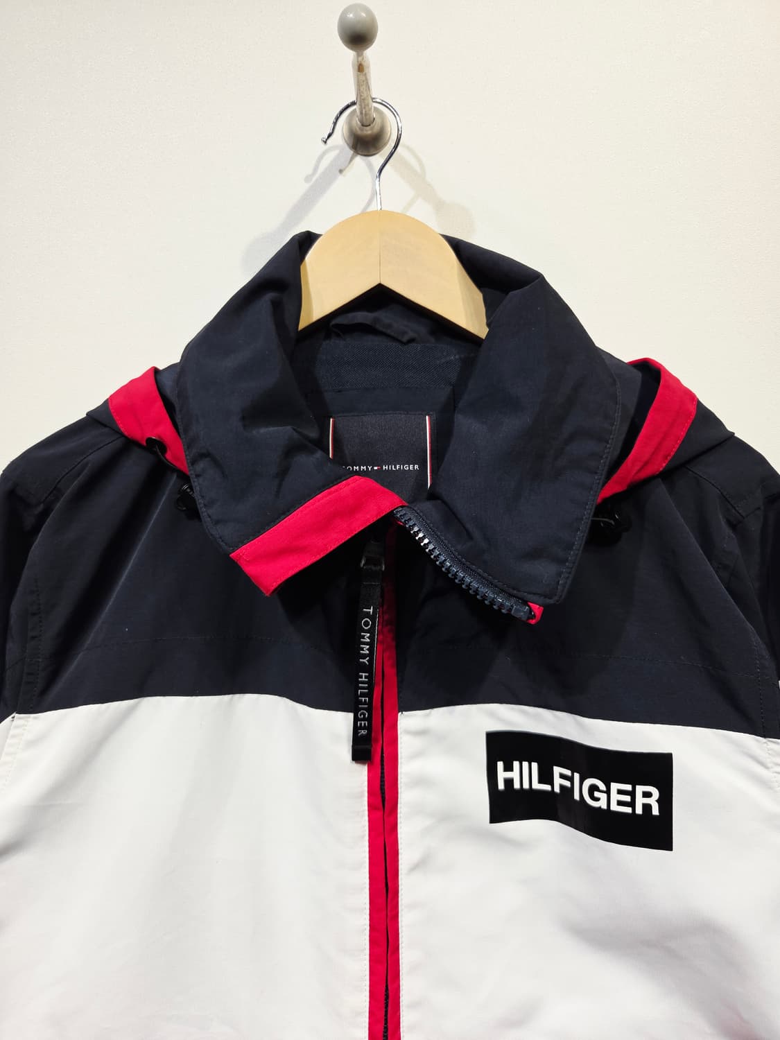 타미힐피거 빅로고 컬러블록 후드 바람막이 자켓 상품이미지3