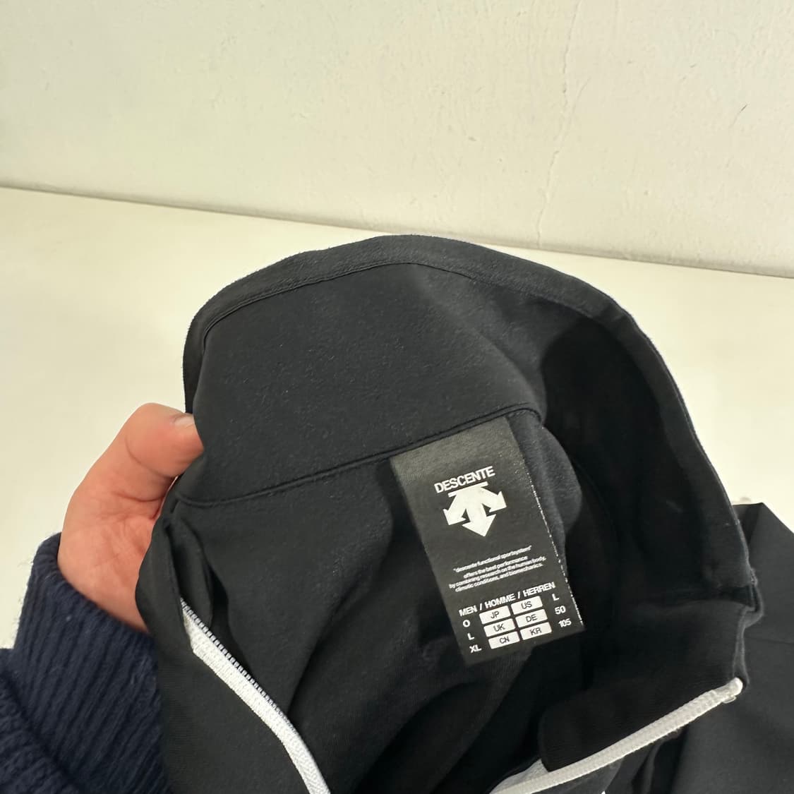 M-L 데상트 블랙 폴리 트레이닝집업 트랙탑 상품이미지4