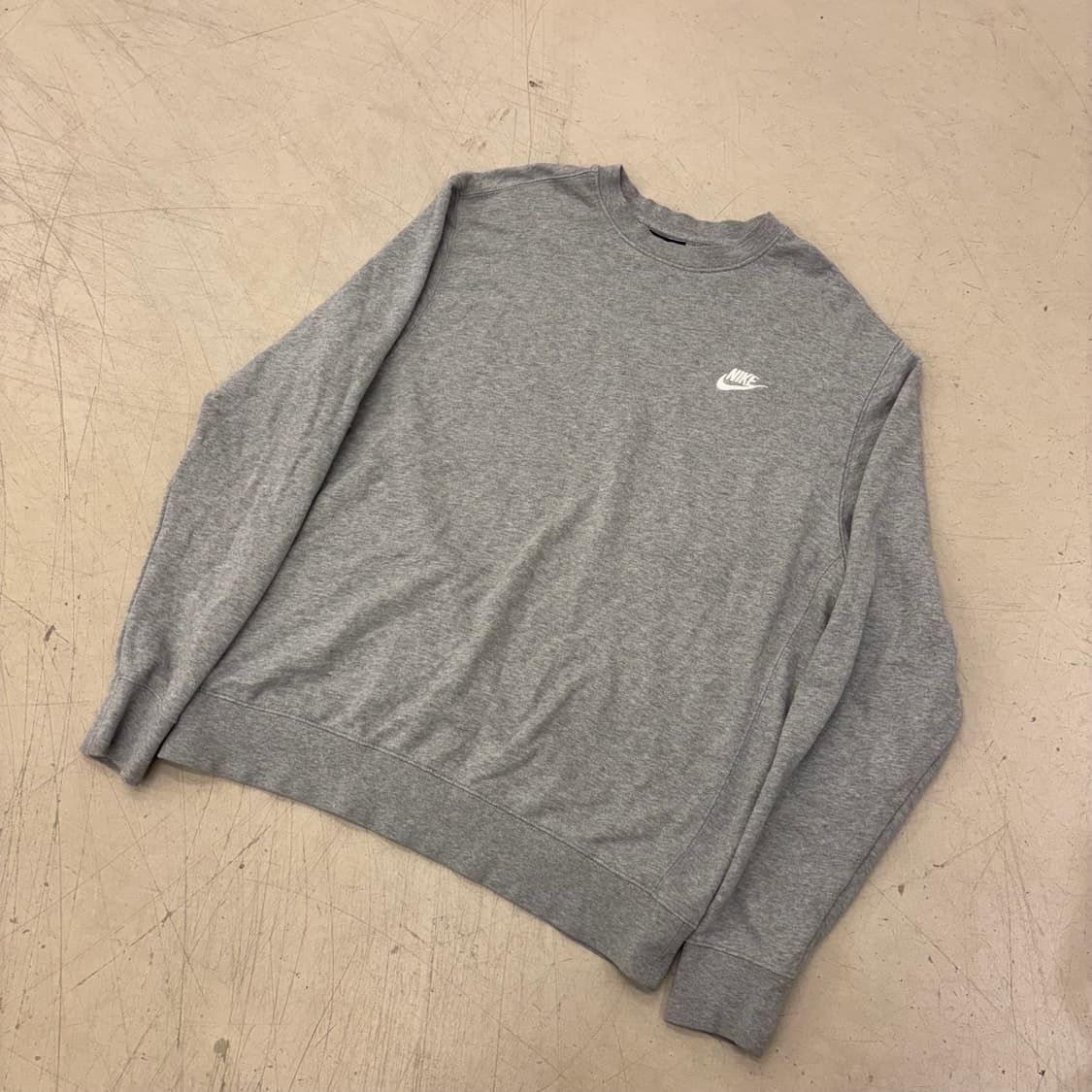 나이키 퓨추라 그레이 맨투맨 상품이미지1