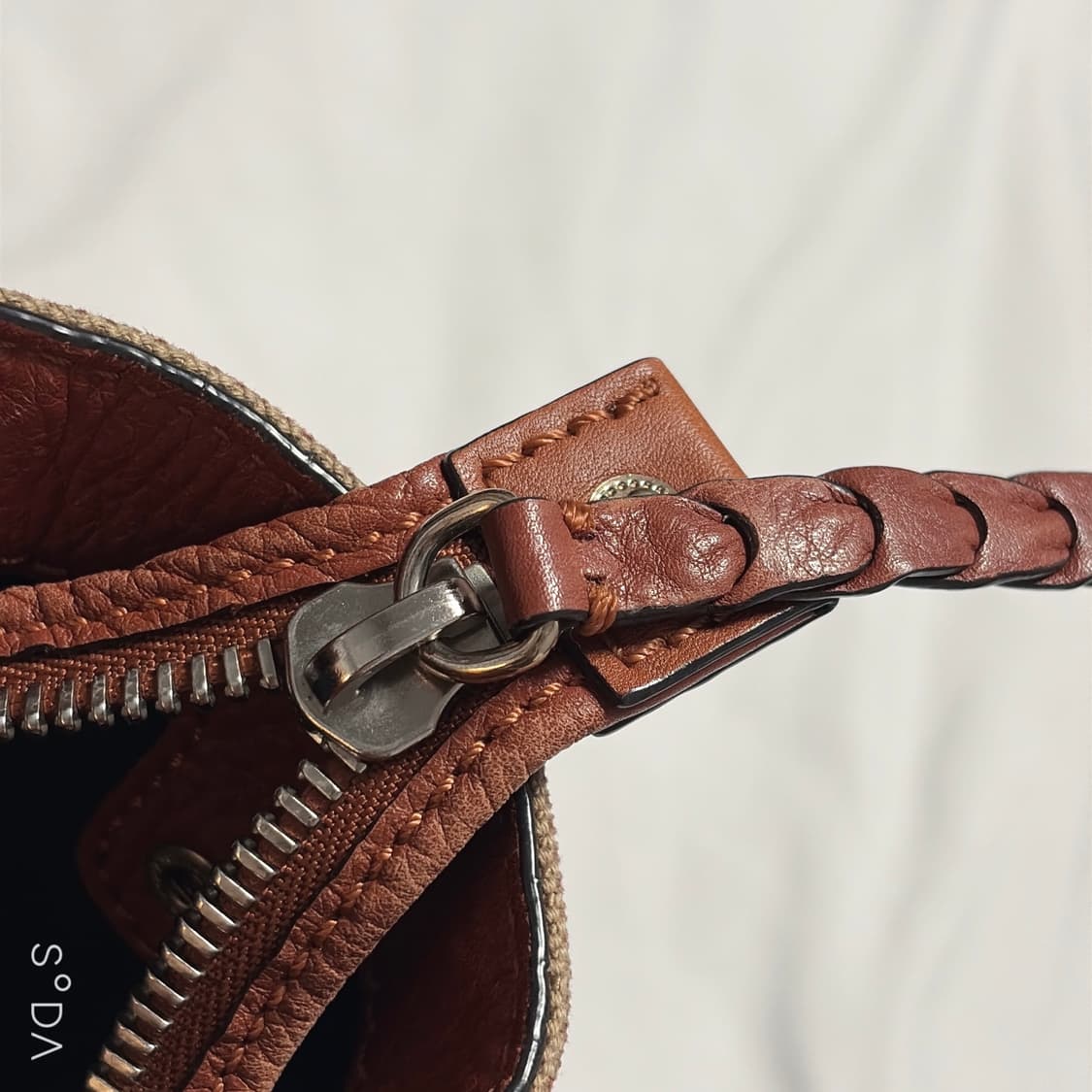 버버리 브라운 레더 캔버스 토트백 상품이미지9