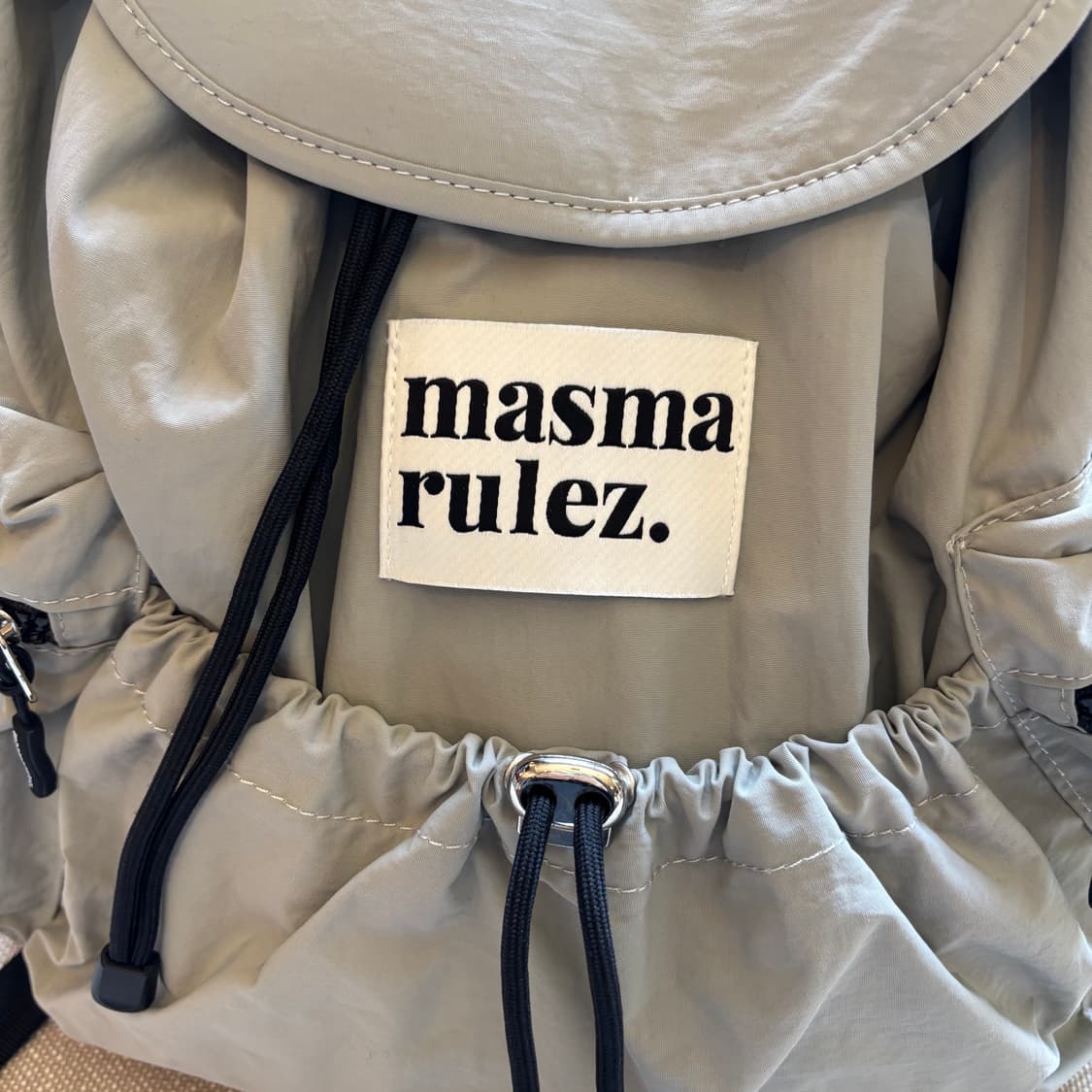 마스마룰즈 스트링 플랩백팩 그레이 상품이미지2