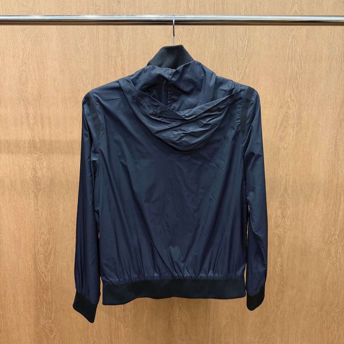 아르마니 익스체인지 나일론 바람막이 메탈 지퍼 웰트 포켓 디테일 블랙 상품이미지3