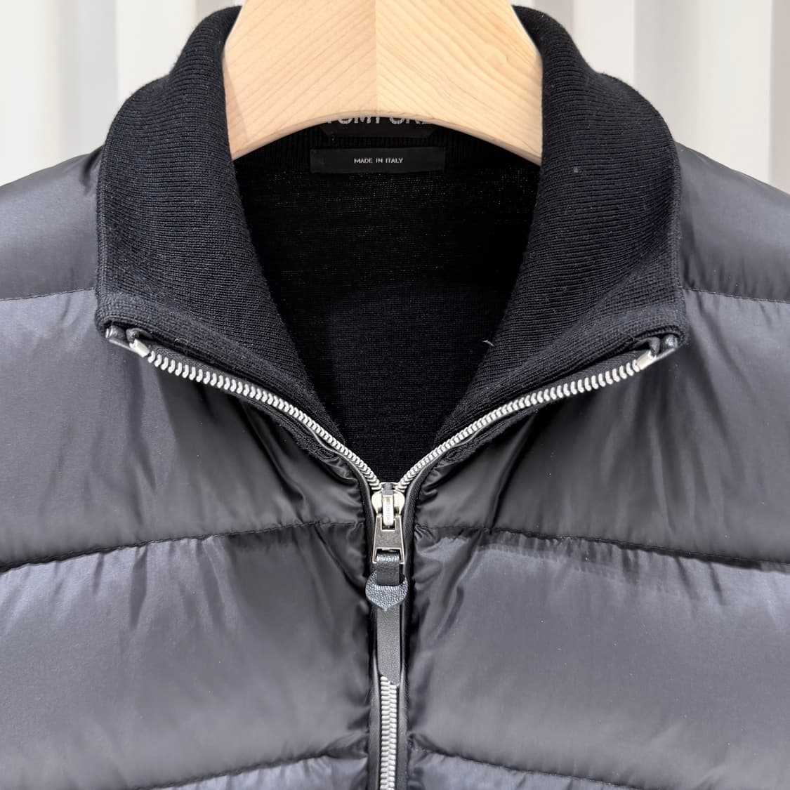 (A+/52) /  톰포드 나일론 다운 프론트 니트 패딩 블랙 상품이미지4