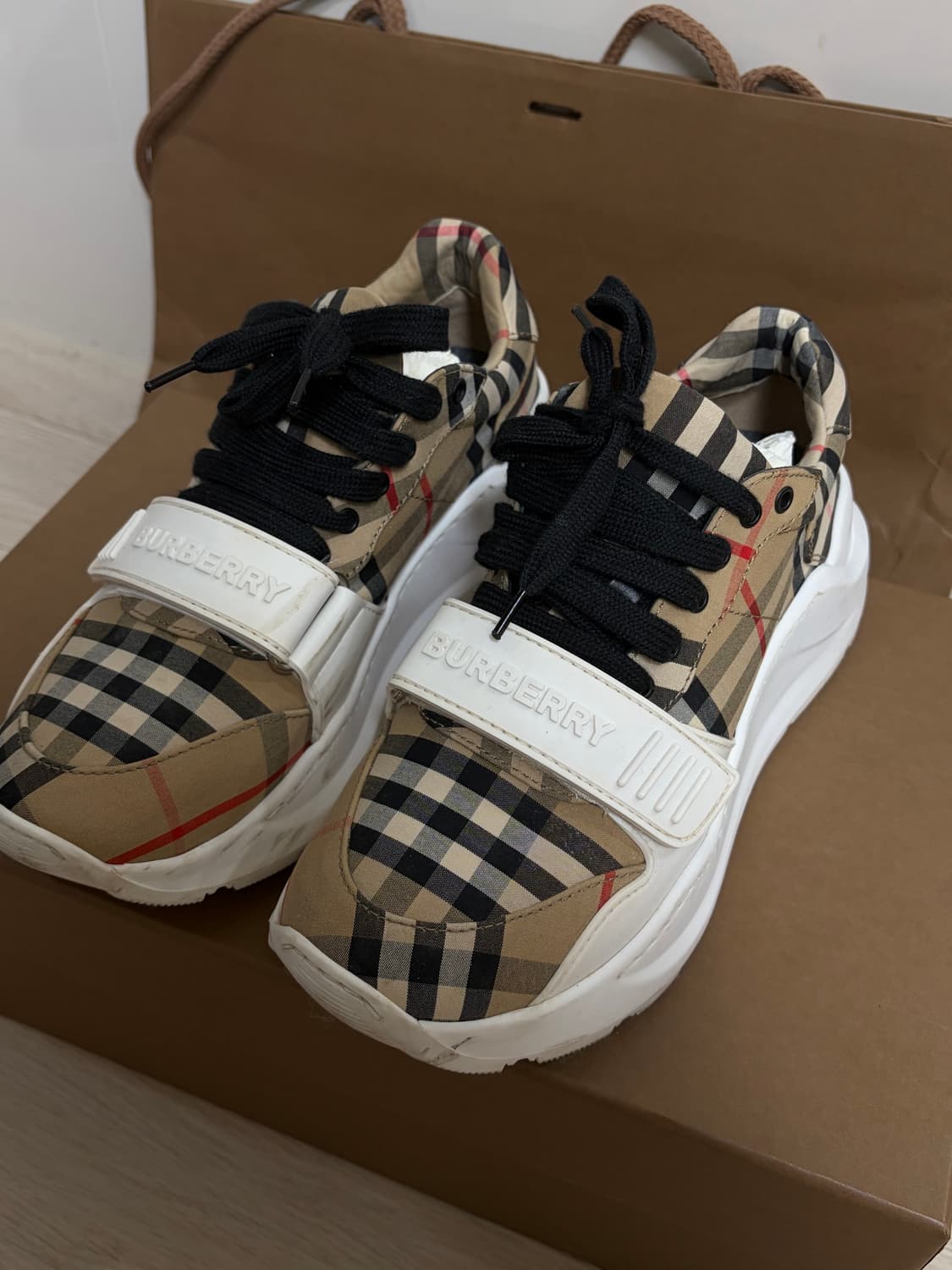 버버리 스니커즈 36.5 사이즈 (235) 상품이미지1