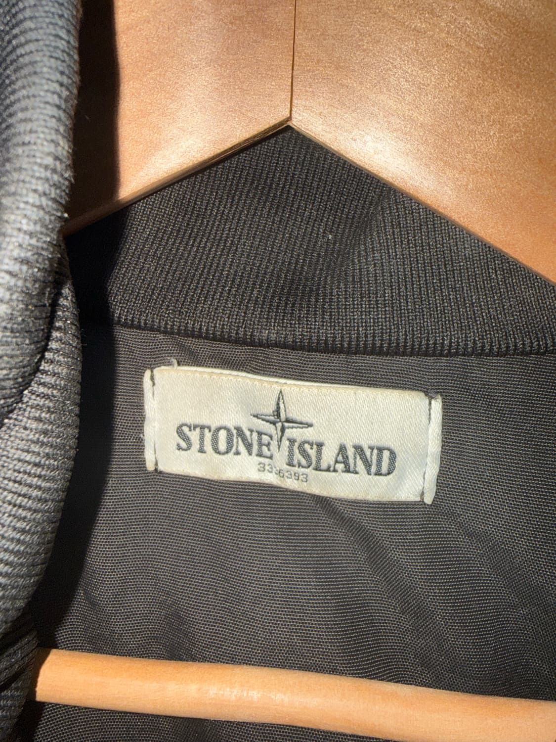 [S] 스톤아일랜드 경량패딩 블랙카키 상품이미지6