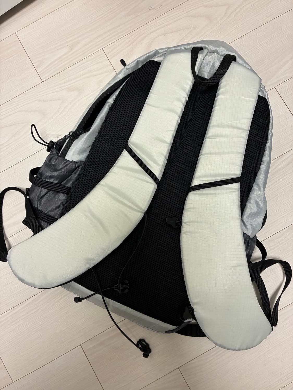 산산기어 STRING BACKPACK [GREY]_24SS 상품이미지3