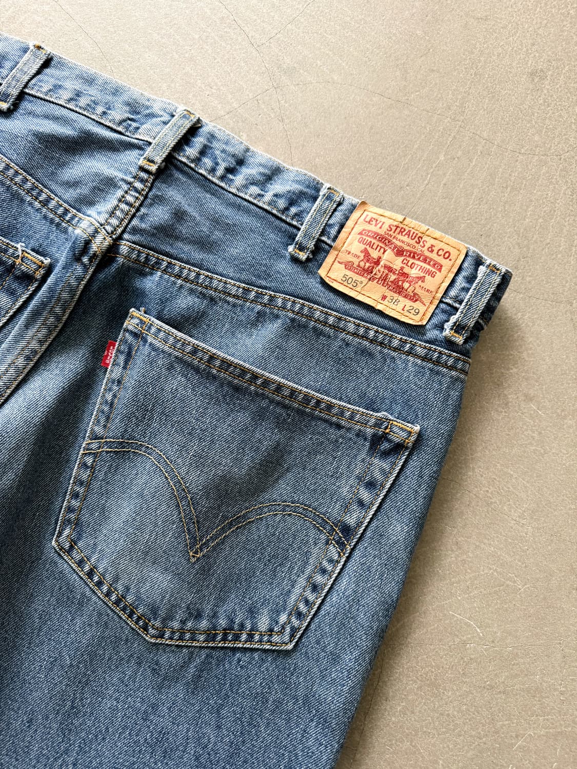 Vintage Levi's 505 Denim Shorts 상품이미지4