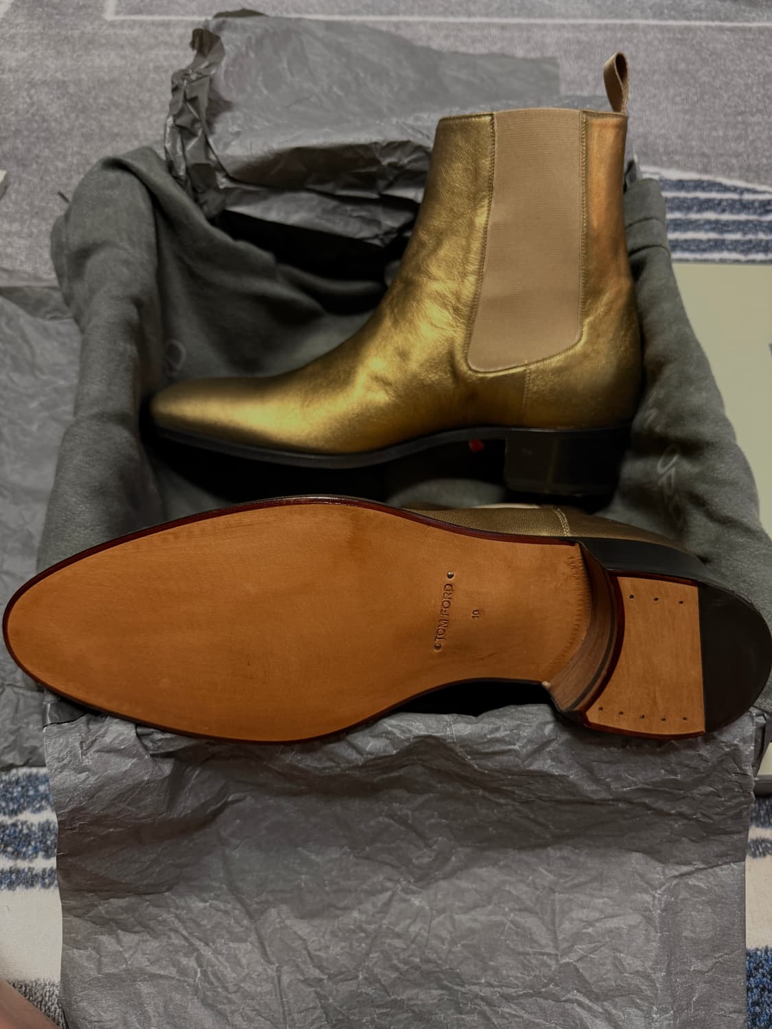 TOM FORD 톰 포드 메탈릭 가죽 첼시 부츠 골드 상품이미지3