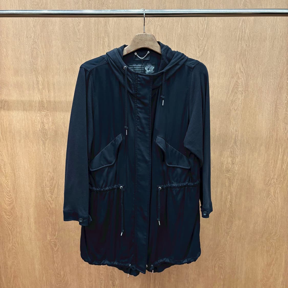 디젤 코튼 롱 후드 자켓 플랩 포켓 드로우 스트링 디테일 레귤러핏 블랙 상품이미지2