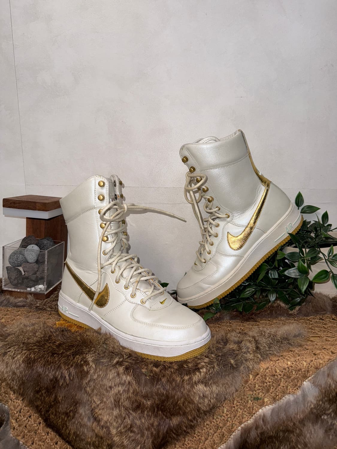 Nike Air Force1 white gold hightop 스니커즈 상품이미지1
