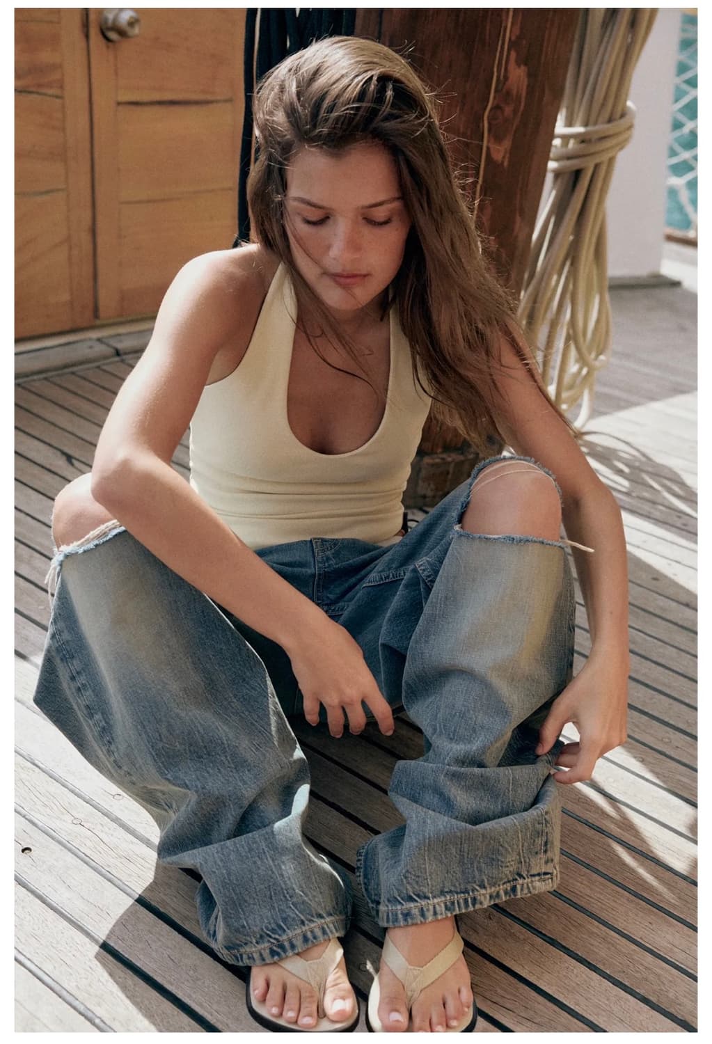 자라 TRF FOLDED WAIST MID-RISE JEANS 상품이미지3
