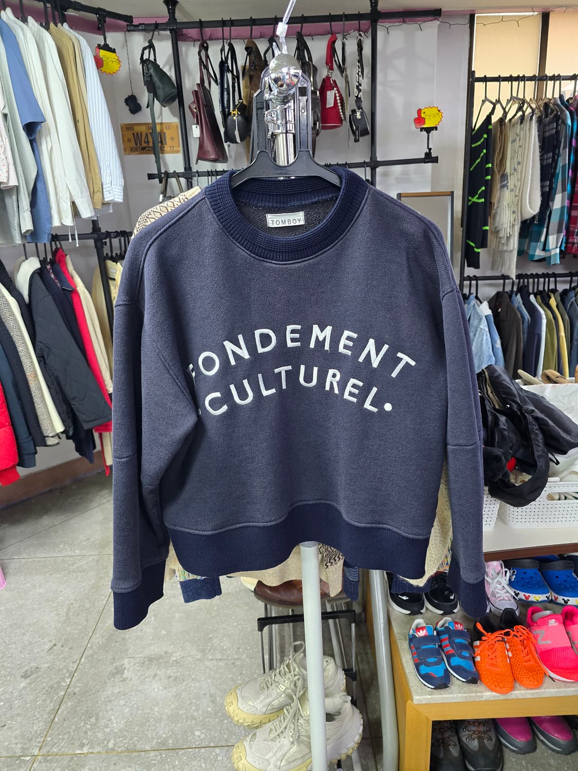 톰보이 네이비 레터링 맨투맨 (1267) 상품이미지1