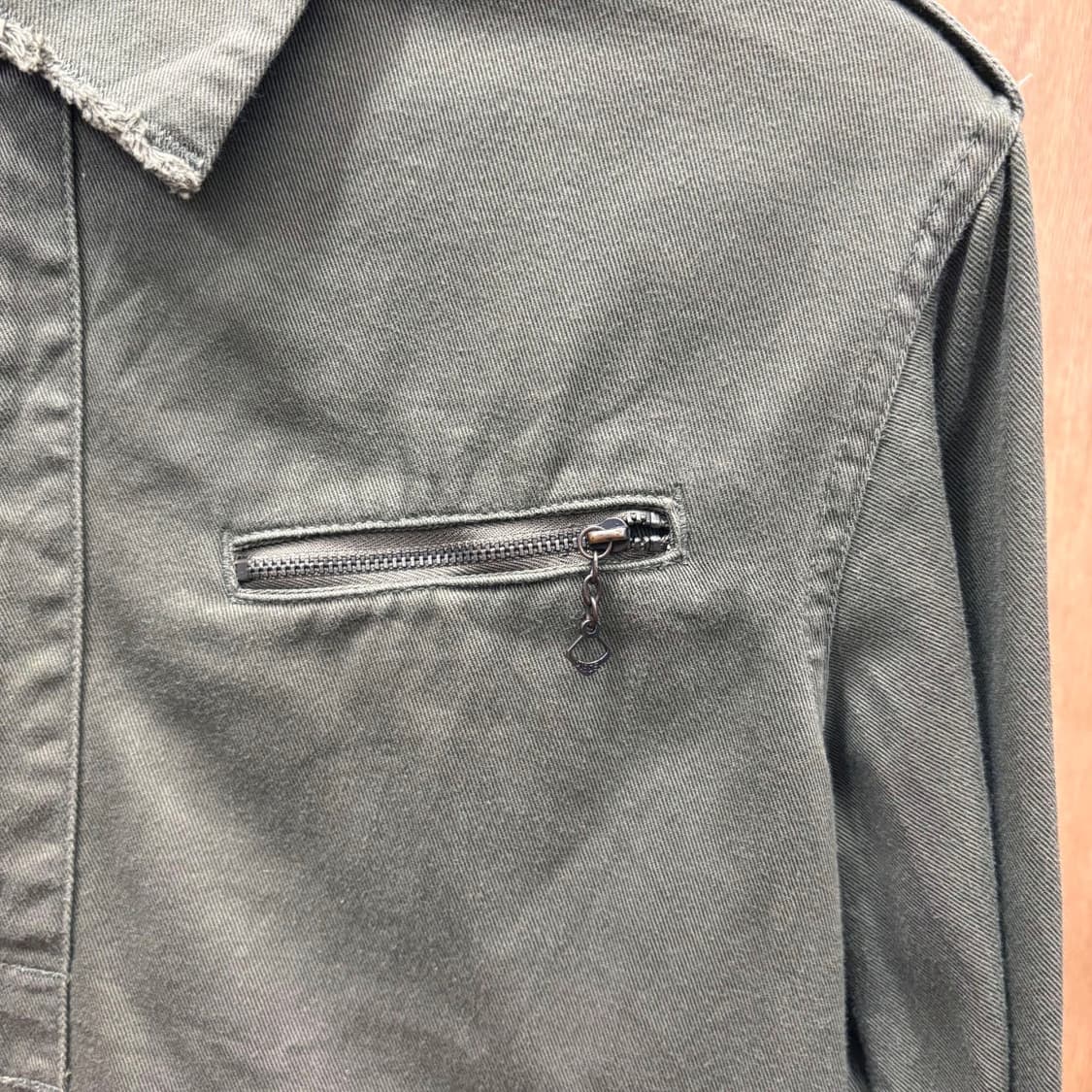 디젤 코튼 긴팔 셔츠 집업 포켓 어깨 견장 소매 로고 프린팅 디테일 카키 상품이미지5