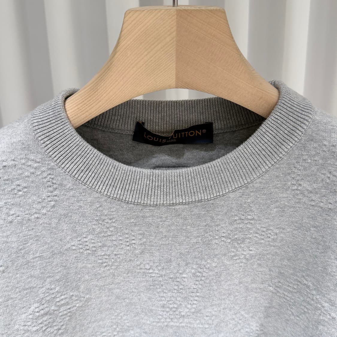 (S/XL) / 루이비통 모노그램 엠보스드 풀오버 맨투맨 그레이 상품이미지4