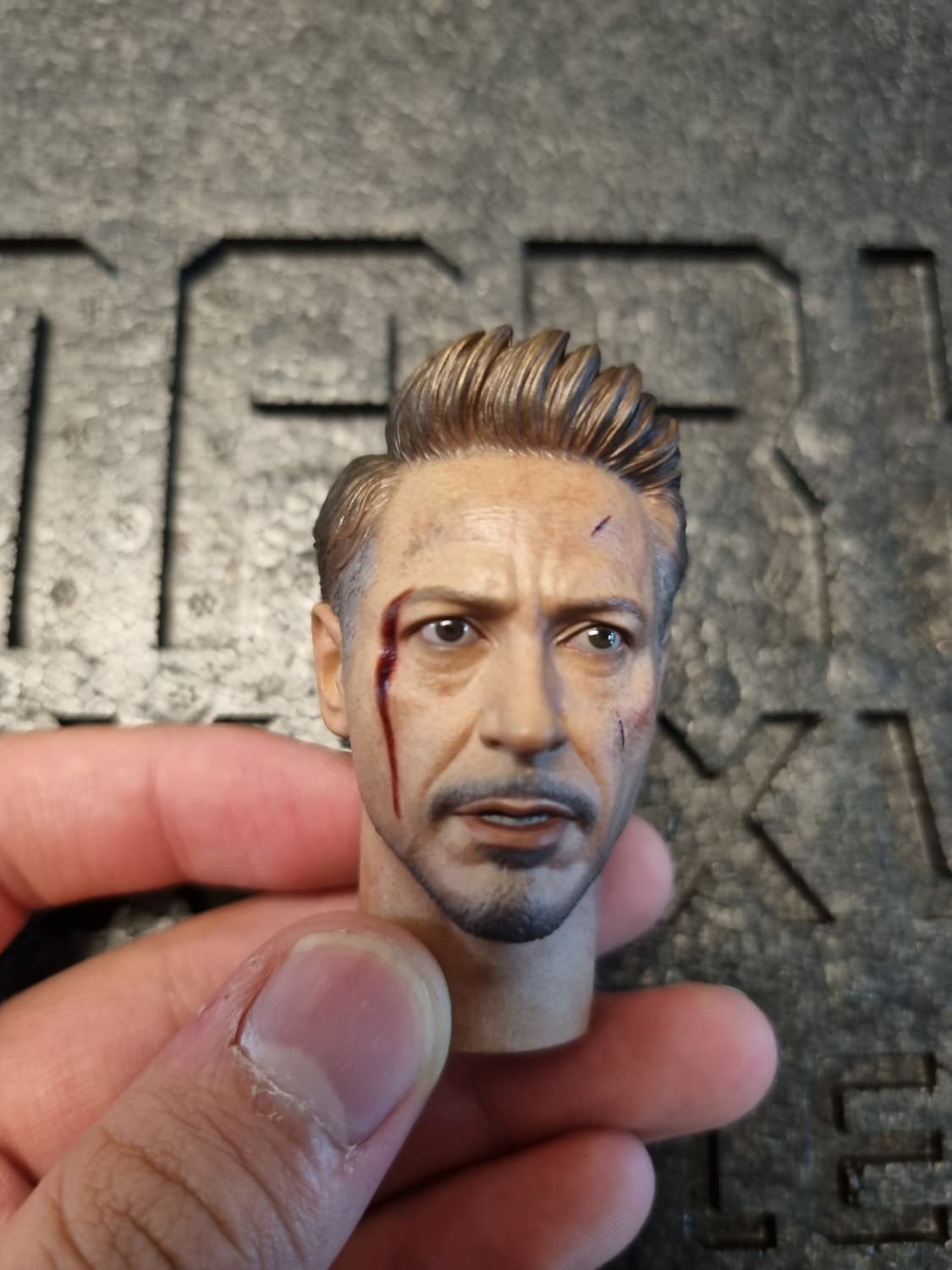 핫토이 어벤져스: 엔드게임 아이언맨 마크 85 데미지버전 상품이미지3