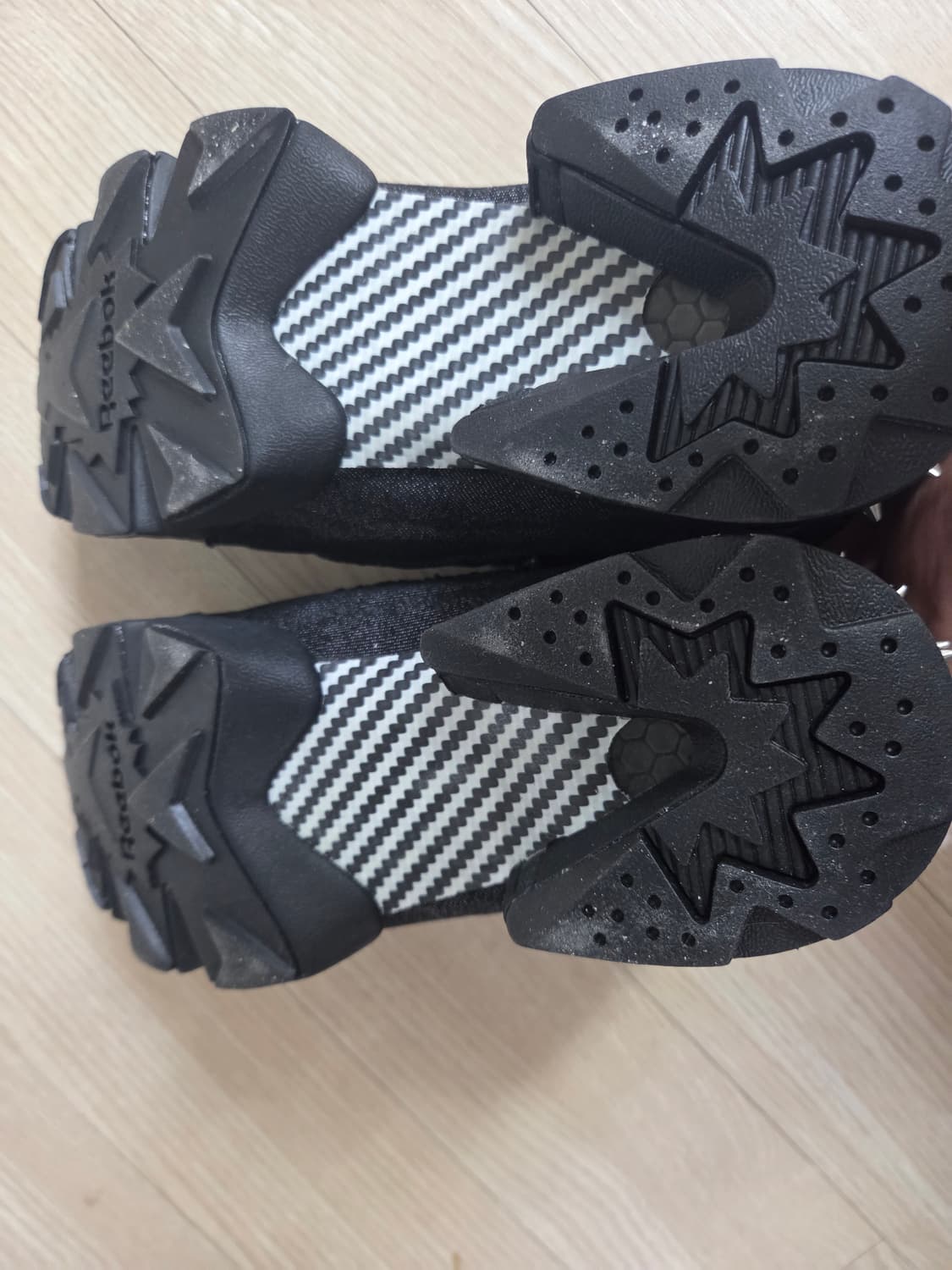 리복 인스타펌프 퓨리 블랙 스터드 240mm 상품이미지8