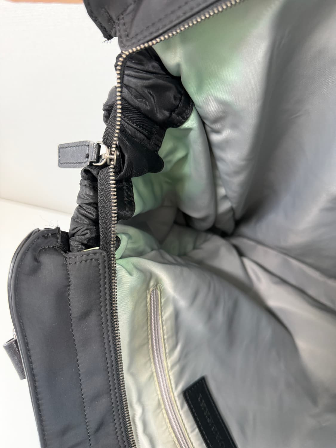 버버리 나일론 백 블랙 상품이미지7