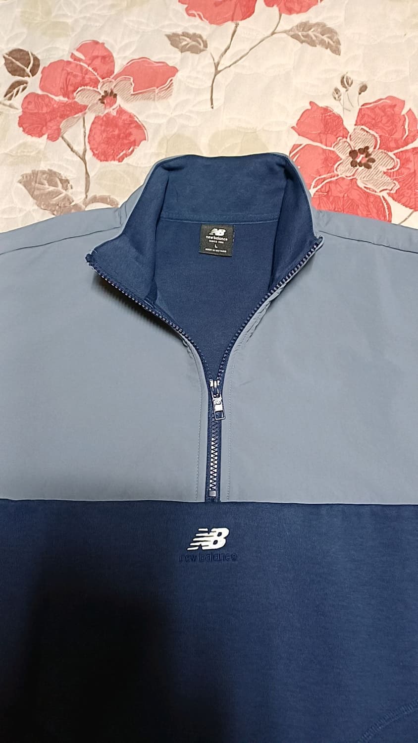 뉴발란스 반집업맨투맨 실측110 가슴61 기장72 상품이미지3