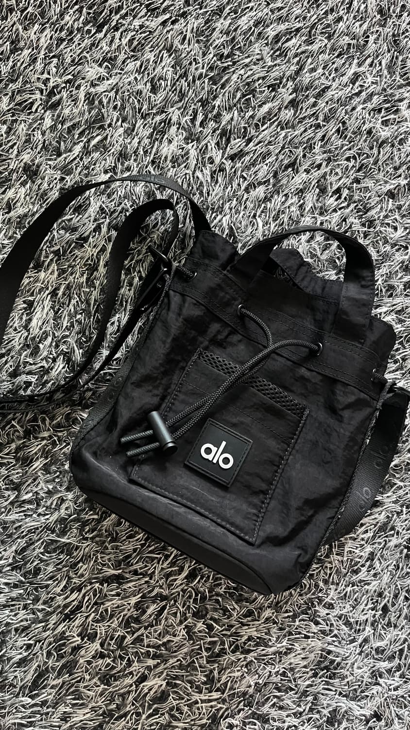 Alo 알로요가 크로스바디 버킷백 상품이미지3