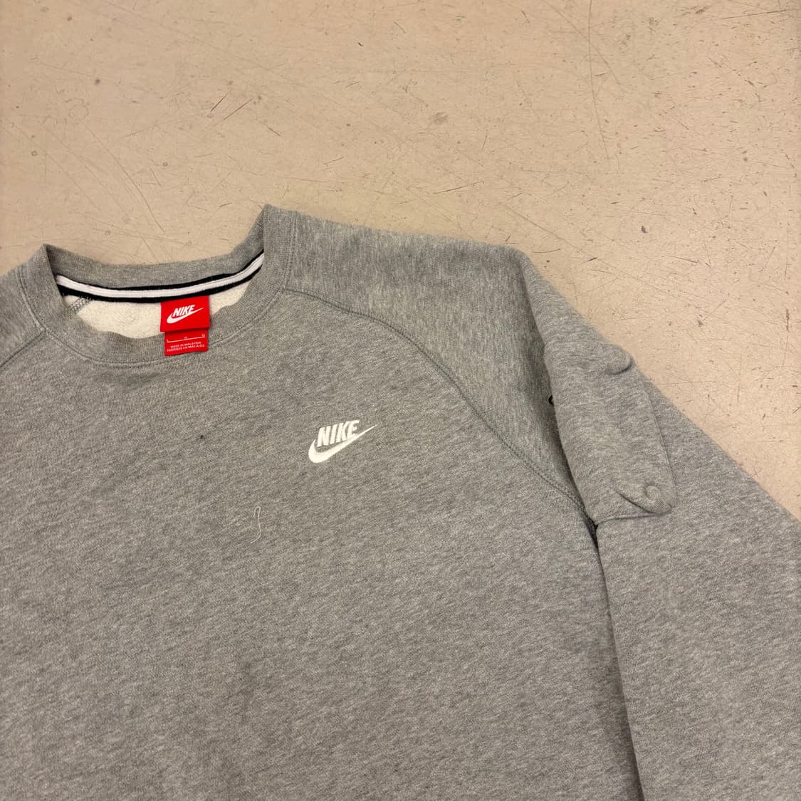 나이키 스몰로고 그레이 맨투맨 상품이미지2