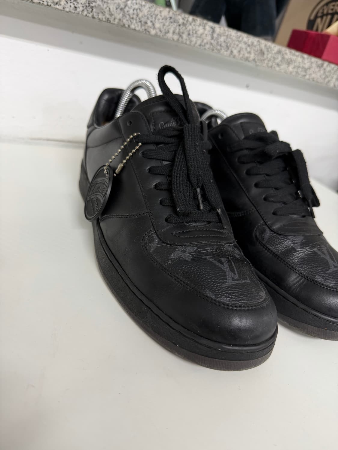 정품) 루이비통 리볼리 모노그램 스니커즈 6.5(260) 상품이미지3