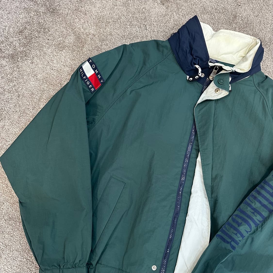 타미힐피거 올드스쿨 스펠아웃 윈드브레이커 자켓2XL 상품이미지3