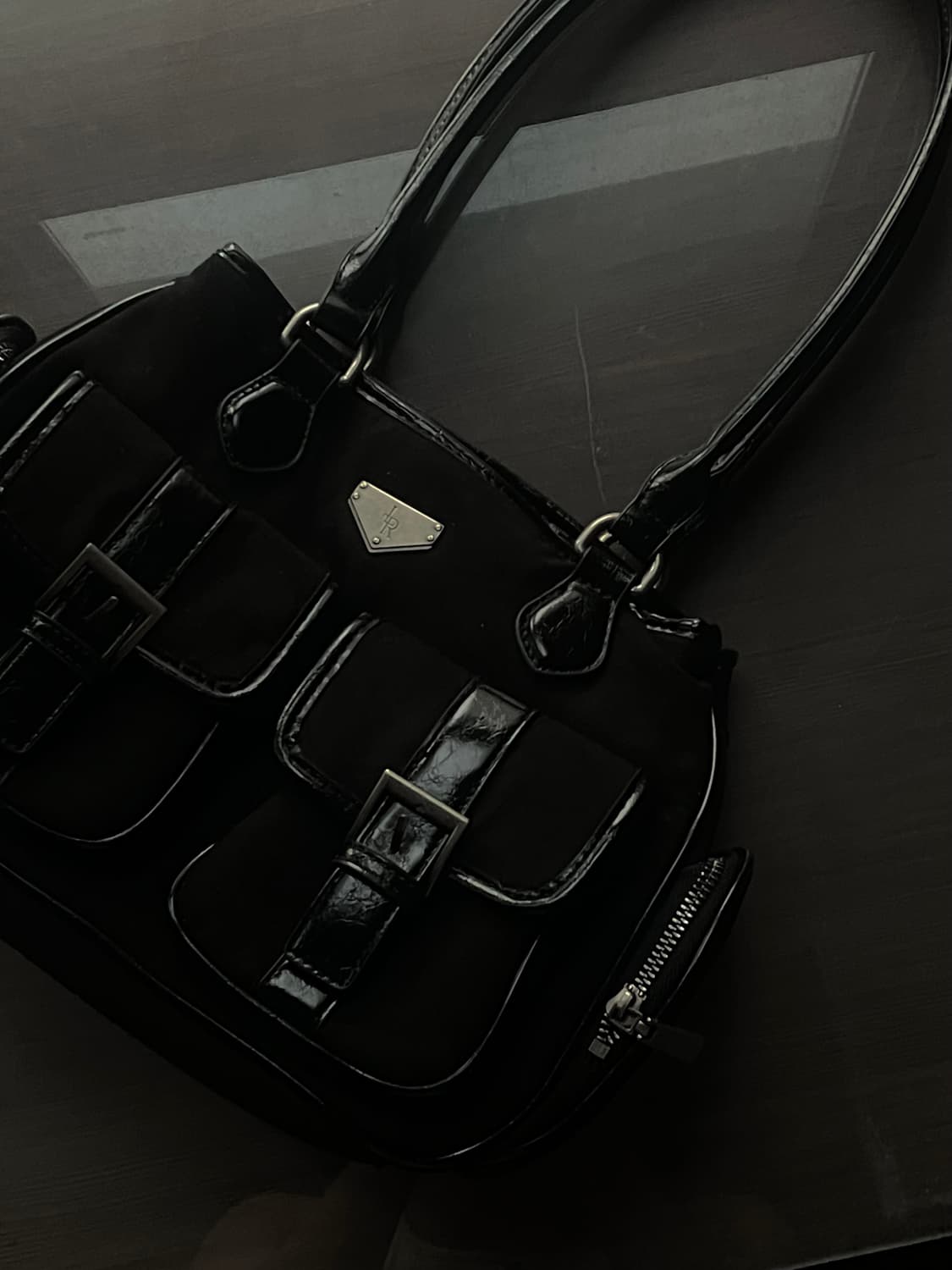 레더리 멀티 포켓 스웨이드 숄더백 [BLACK] 판매 상품이미지10