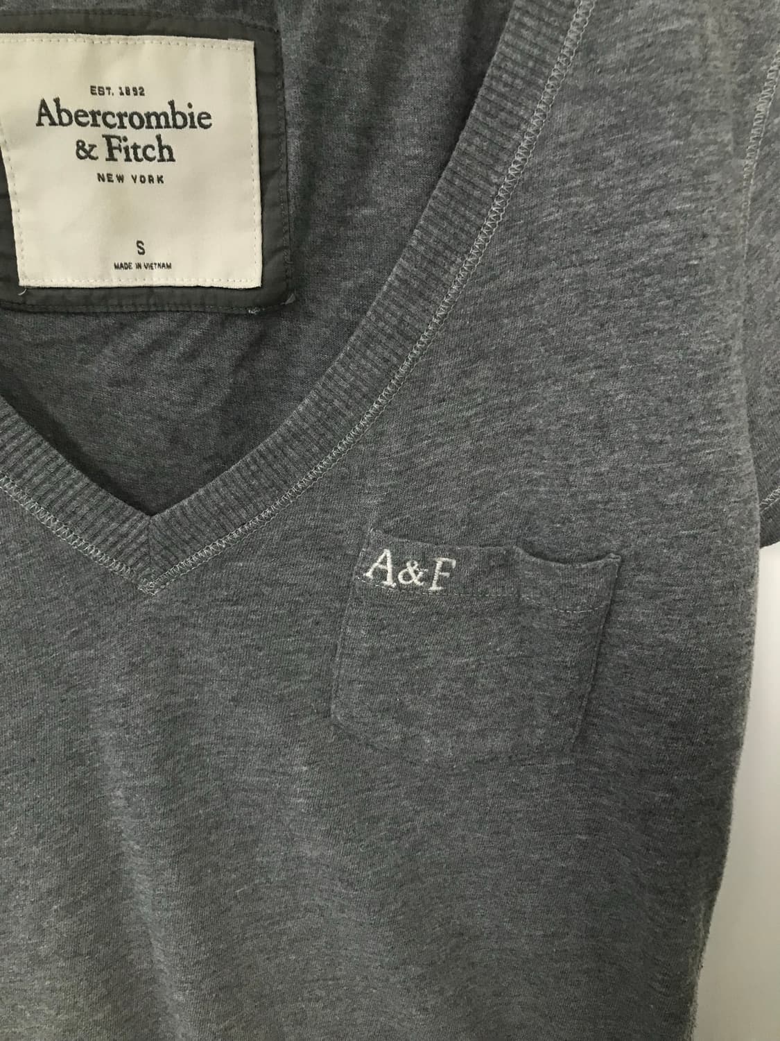 아베크롬비 y2k 와투케 포켓 그레이 반팔 티셔츠 상품이미지3