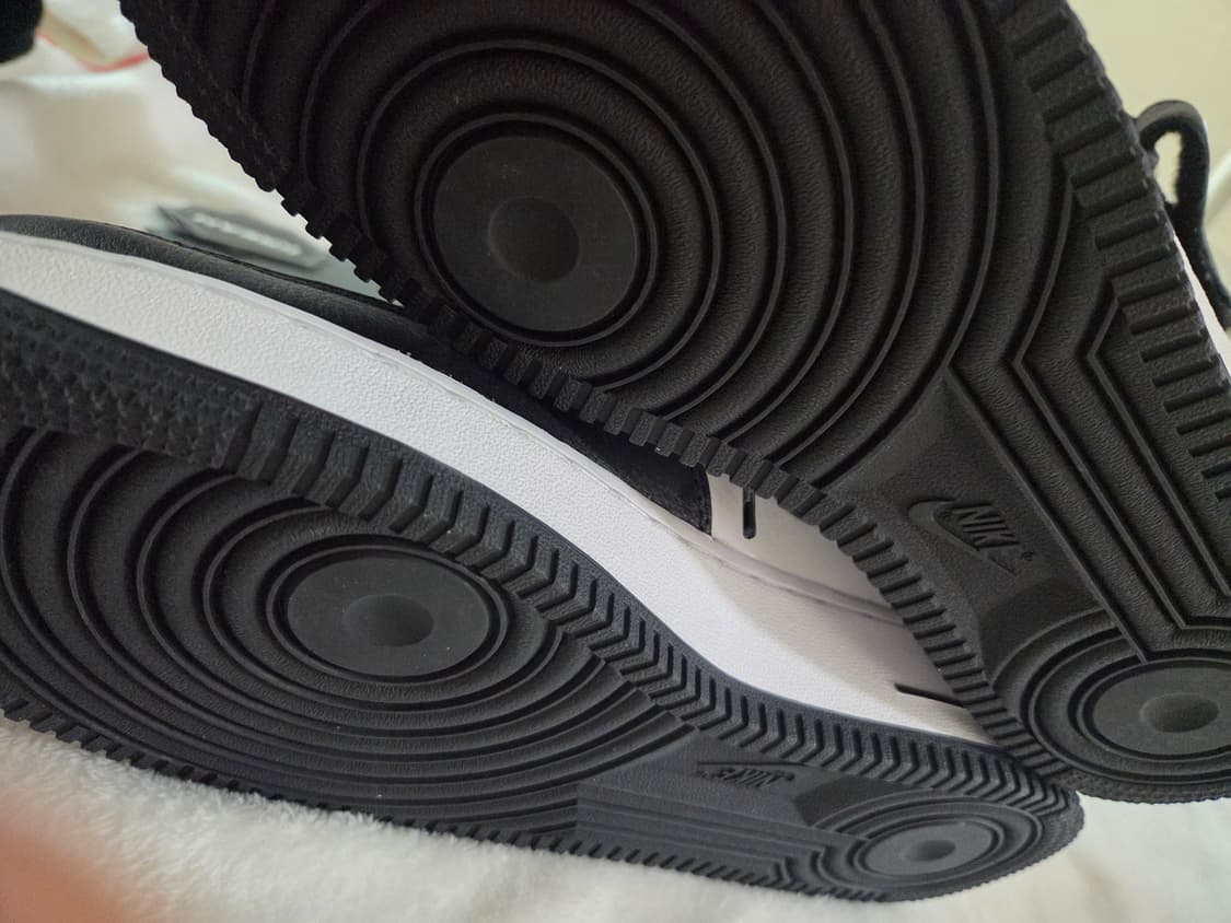 나이키 x 스투시 에어포스 1 '07 미드 SP 블랙 앤 라이트 본 상품이미지3