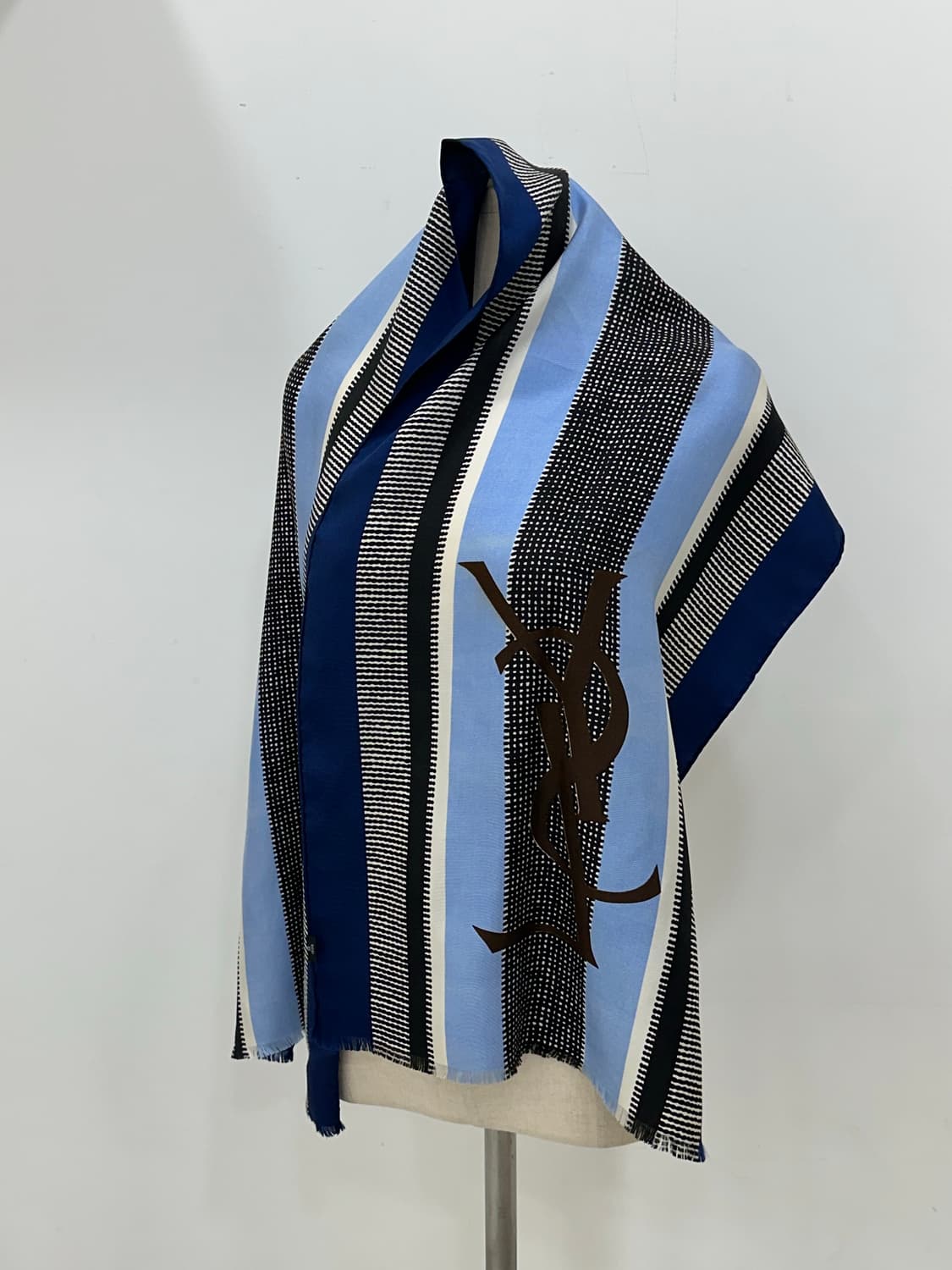 입생로랑 실크 머플러 상품이미지4