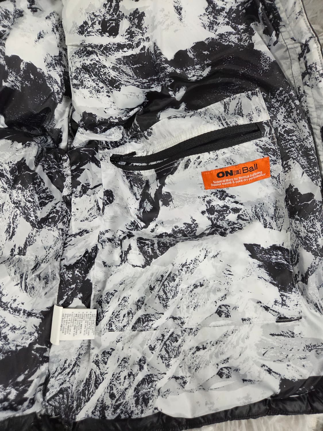 노스페이스 눕시 온볼 블랙 패딩 점퍼 상품이미지4