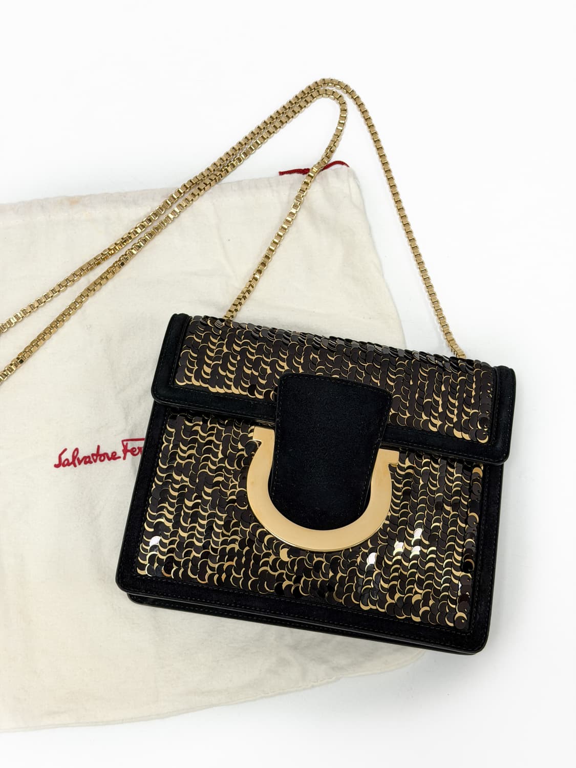 페라가모 스웨이드 시퀸 간치니 체인 크로스백 상품이미지1
