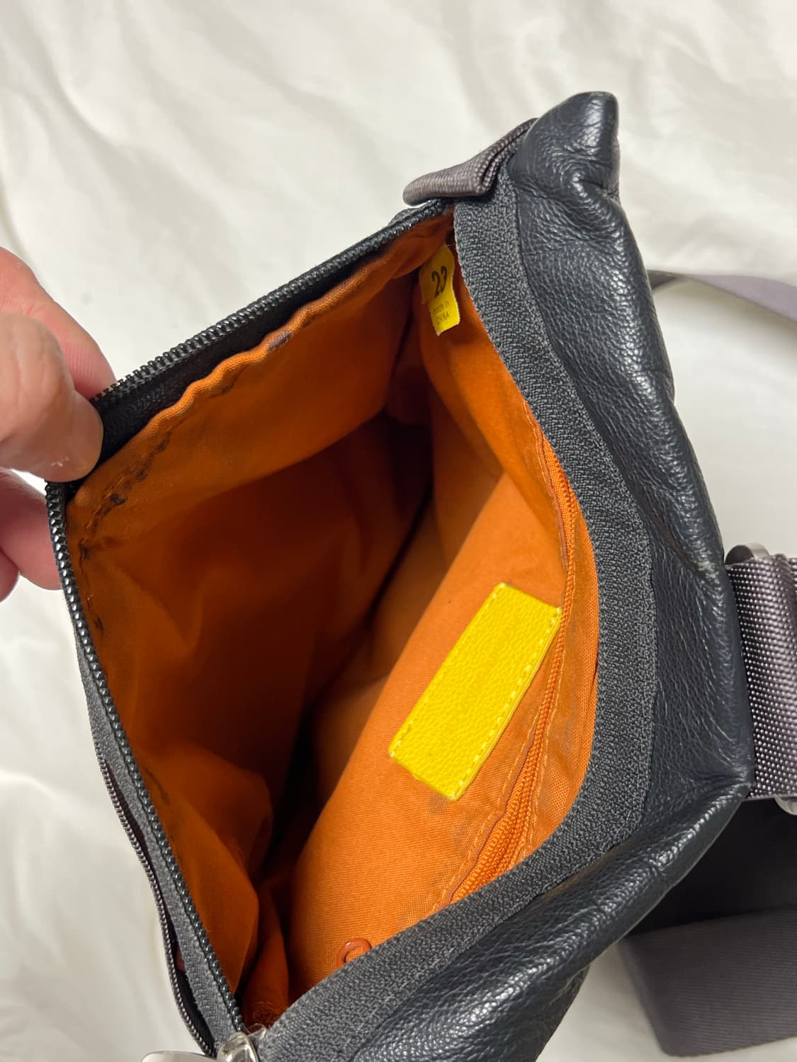 만다리나덕 가죽 슬링백 상품이미지5