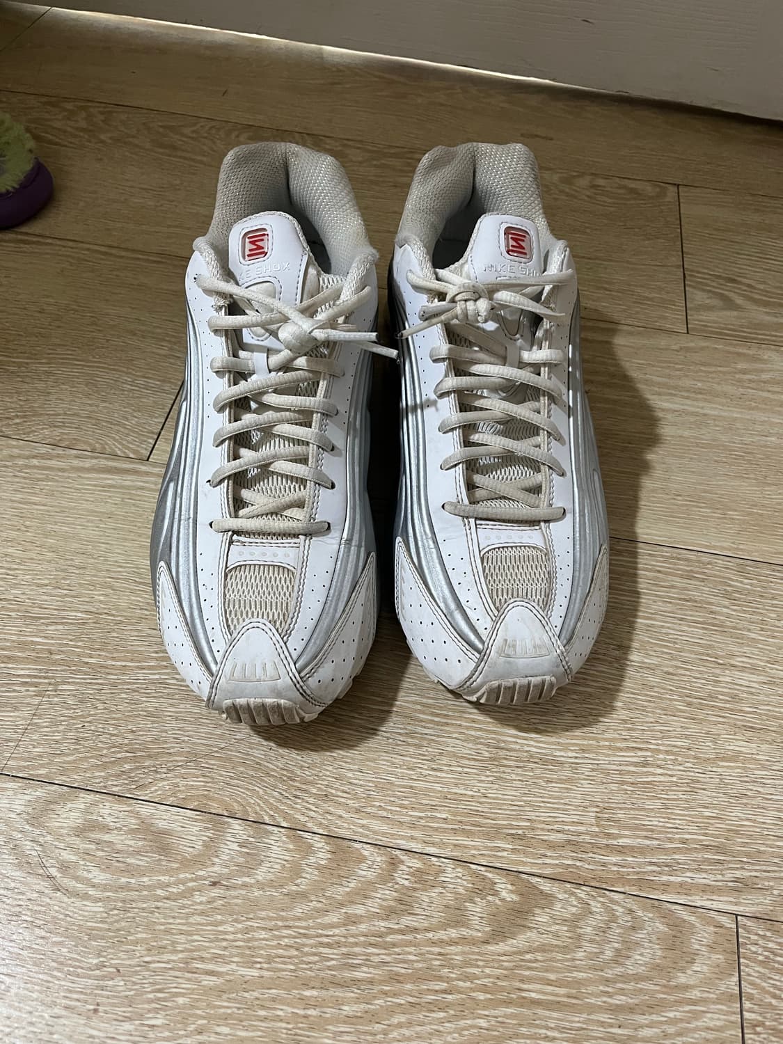 나이키 샥스 r4 상품이미지1