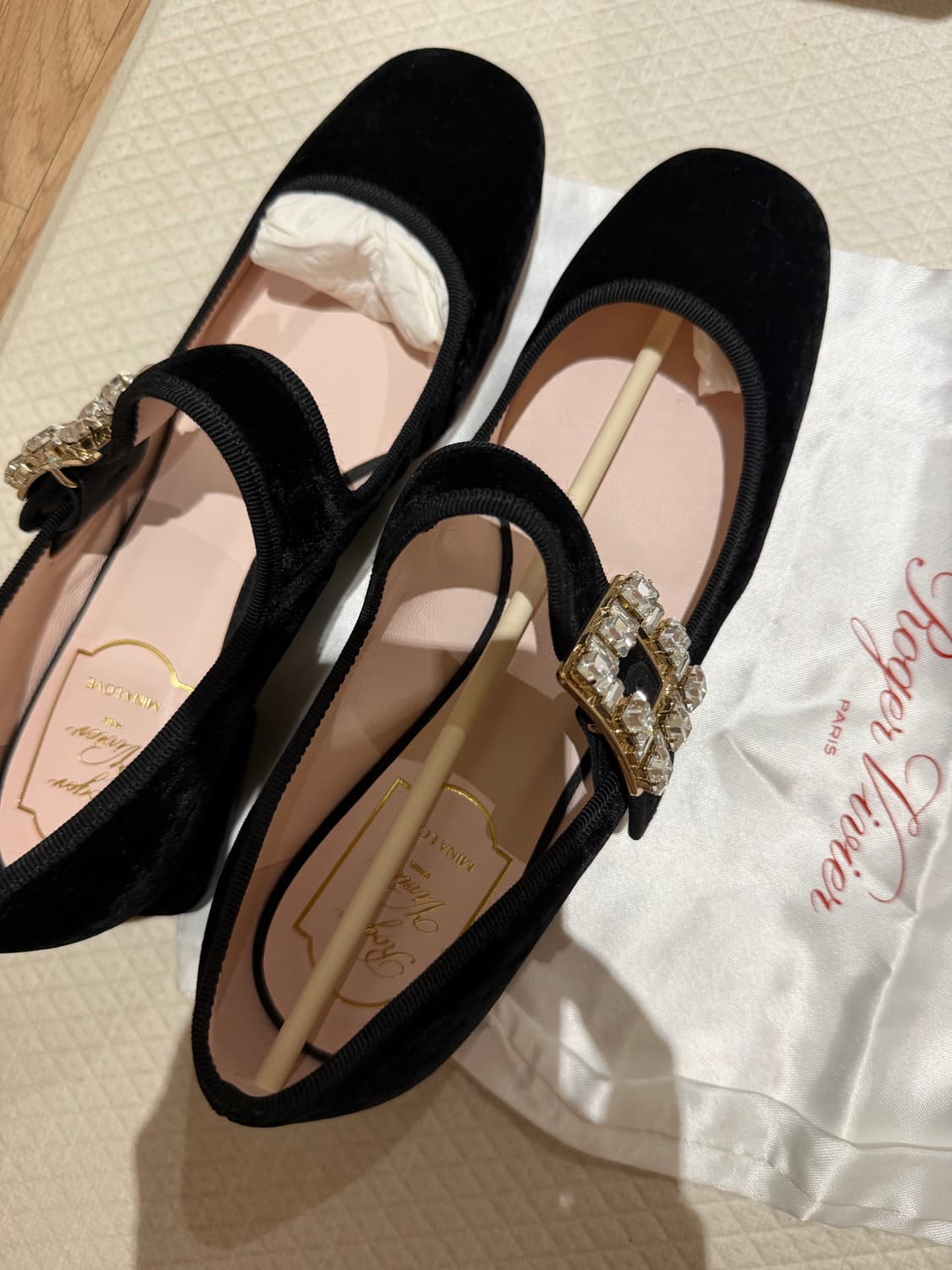 로저비비에 벨벳 메리제인 플랫 상품이미지3