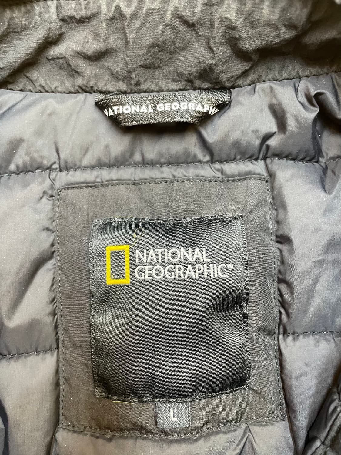 내셔널지오그래픽 경량 점퍼 블랙 색상 L 사이즈입니다. N214M 모델이 상품이미지3