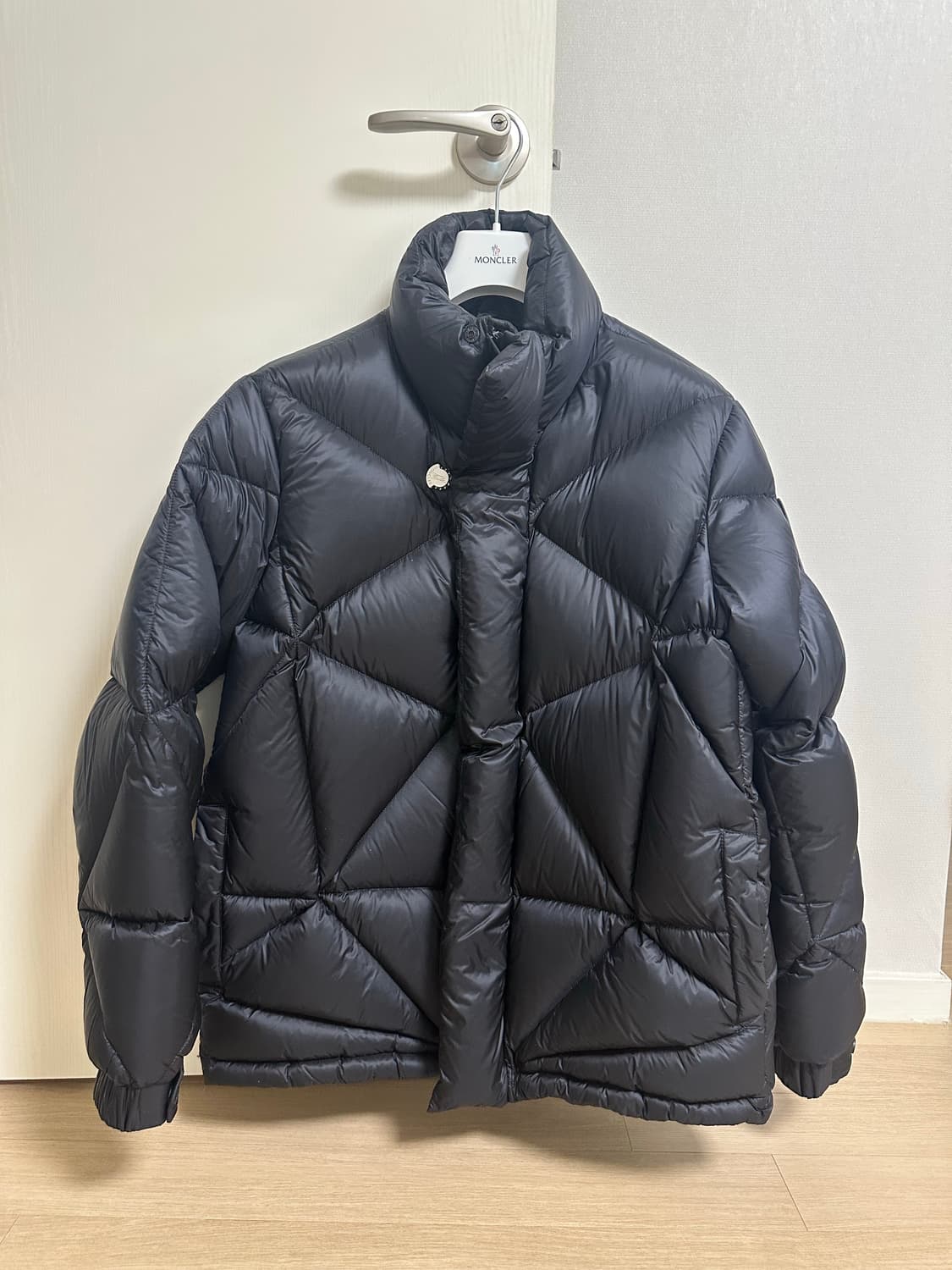 몽클레어 퍼렐 오크패딩 3사이즈 판매합니다 상품이미지1