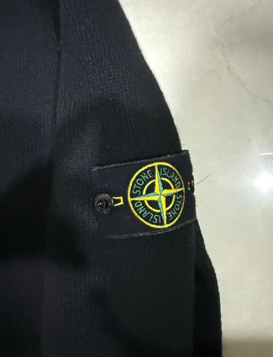 스톤아일랜드 램스울 블랙 니트 가디건 상품이미지2