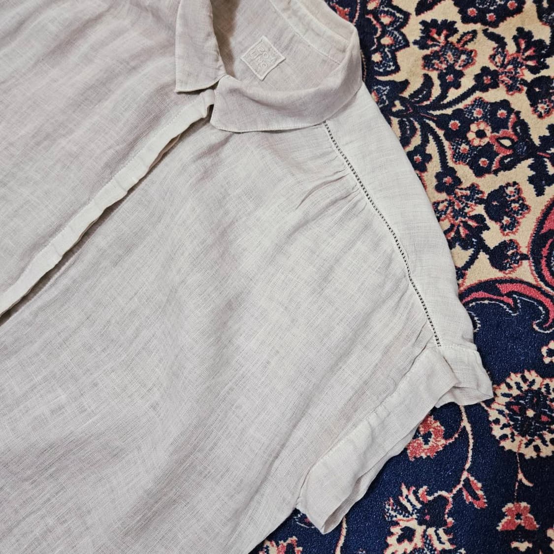 120%리노(120% Lino) in Italy
셔링디테일셔링 블라우스 상품이미지3