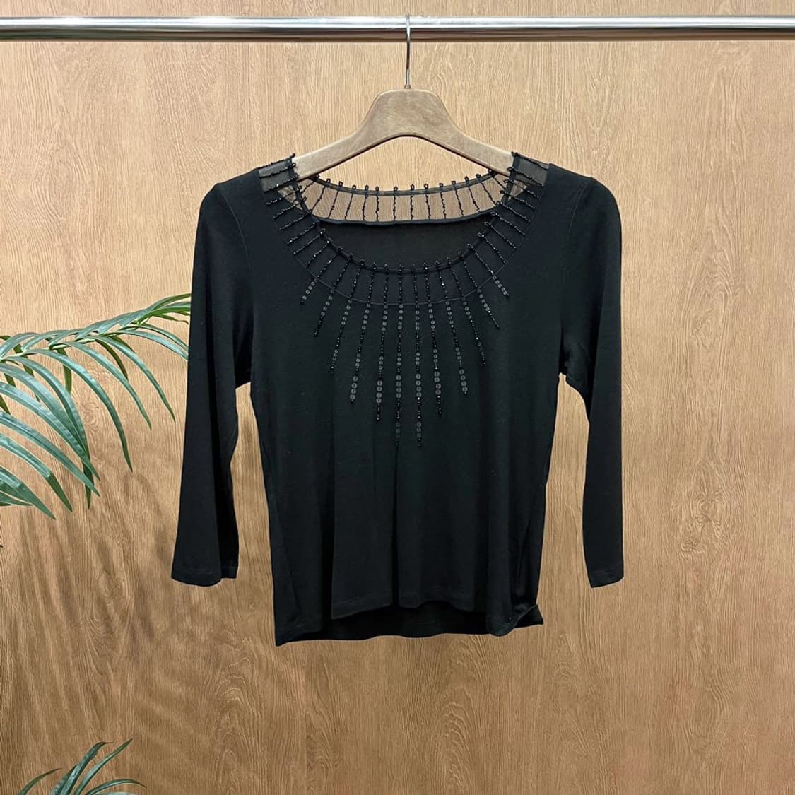 랑방 컬렉션 7부 블라우스 스퀘어넥 비즈 자수 디테일 슬림핏 블랙 상품이미지1