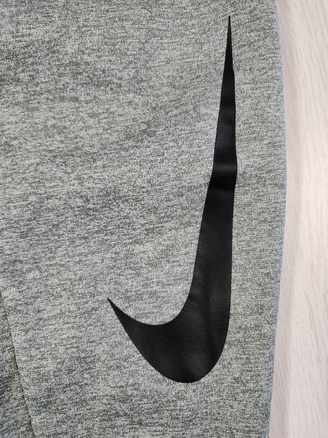 새상품급)나이키 기모 조거 써마 스우시 트레이닝 팬츠 그레이 사이즈m

 상품이미지2