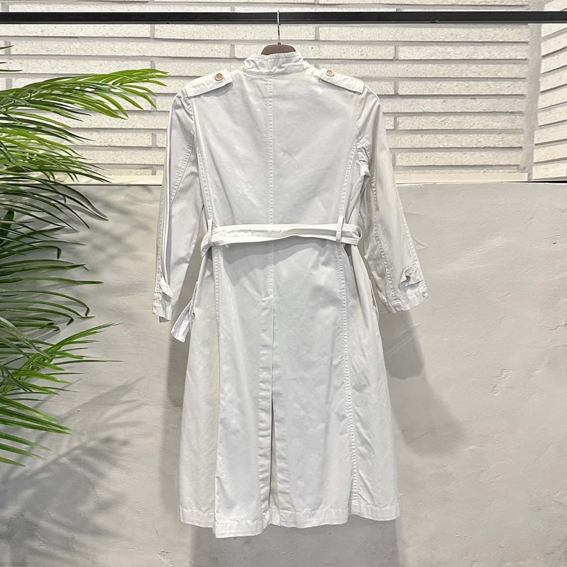 마르니 트렌치코트 버클 카라넥 히든버튼 견장 허리 벨트 디테일 화이트  상품이미지4