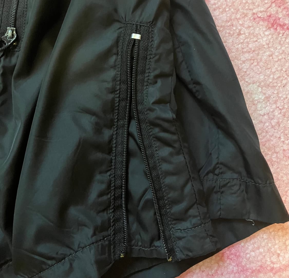 Side detail black nylon jacket 상품이미지8