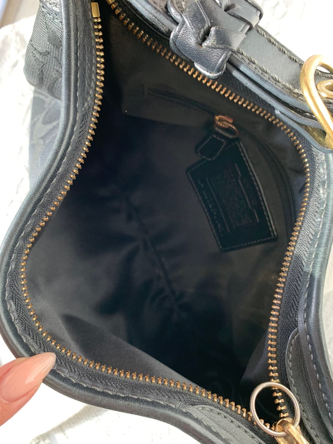 🖤 Coach 올블랙 패브릭 숄더백 상품이미지6