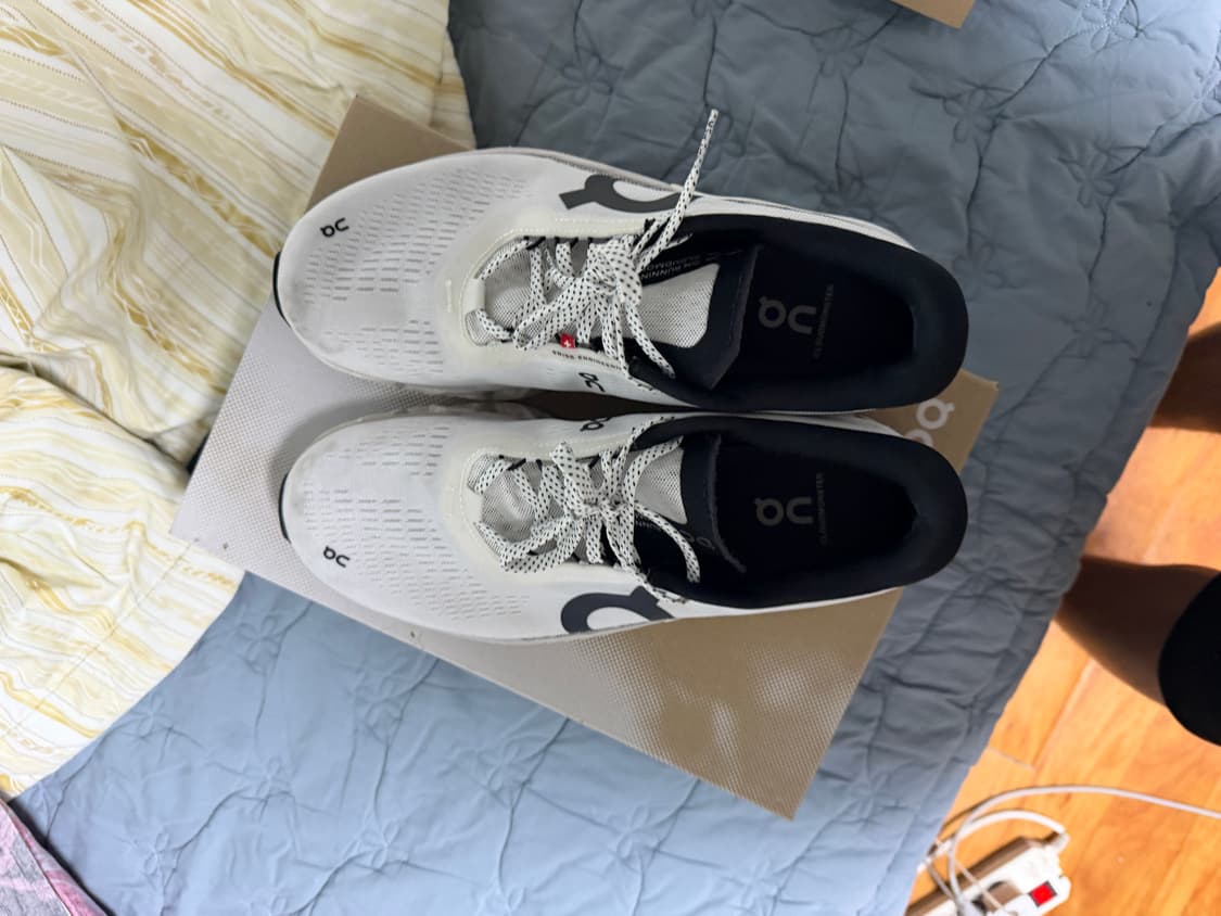 온러닝 클라우드몬스터2 270사이즈 판매(상태좋음) 상품이미지8