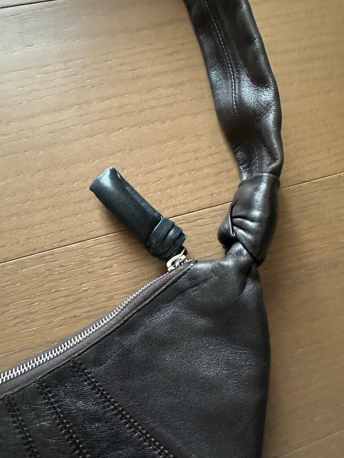 르메르 크루아상백 다크초코 스몰 상품이미지3